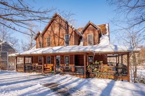 Mountain Breeze by Railey Vacations House in McHenry