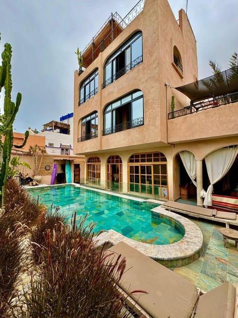 Property building, Day, Pool view, Swimming pool
