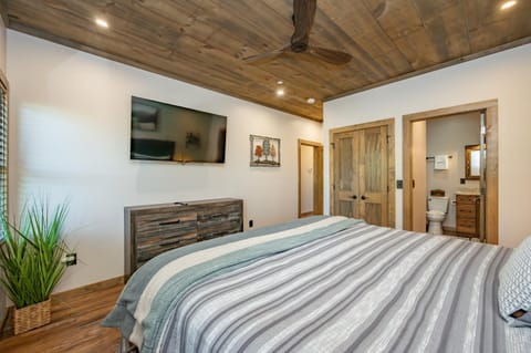 Paradiso Montano House in McHenry