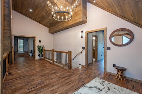 Paradiso Montano House in McHenry