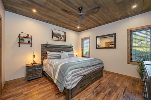 Paradiso Montano House in McHenry