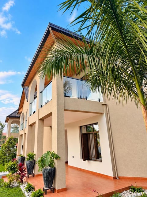 Property building, Spring, Day, Garden, Garden view