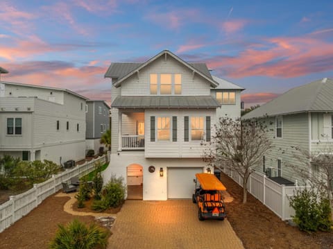 Property building, Natural landscape, Balcony/Terrace, Balcony/Terrace, Parking