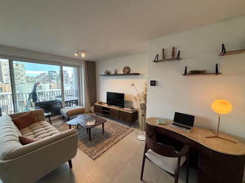 Communal lounge/ TV room, TV and multimedia, Living room, Seating area