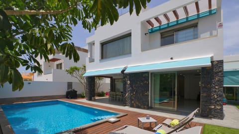Property building, Pool view, Swimming pool, sunbed