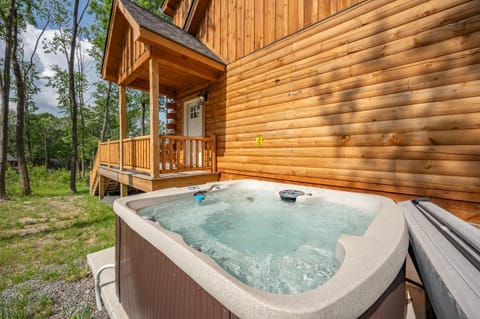 Mystic Mountain Manor House in Deep Creek Lake