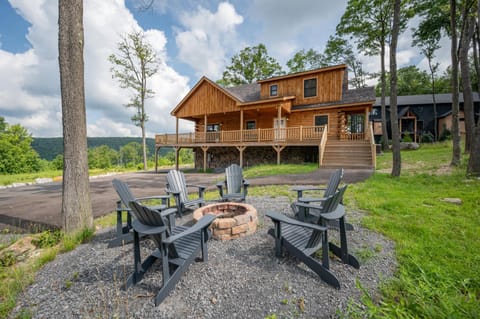 Mystic Mountain Manor House in Deep Creek Lake