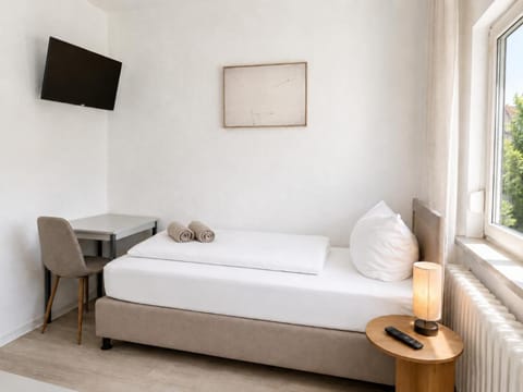 TV and multimedia, Bedroom, Food