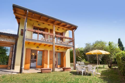 Property building, Garden, Balcony/Terrace