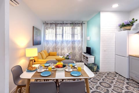 TV and multimedia, Living room, Dining area