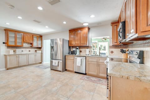 Fish, Paddle and Explore Crystal River Gem with Dock House in Crystal River