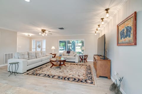 Fish, Paddle and Explore Crystal River Gem with Dock House in Crystal River