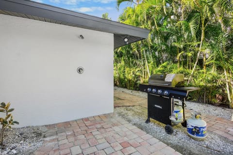 Property building, Day, Natural landscape, BBQ facilities, Garden