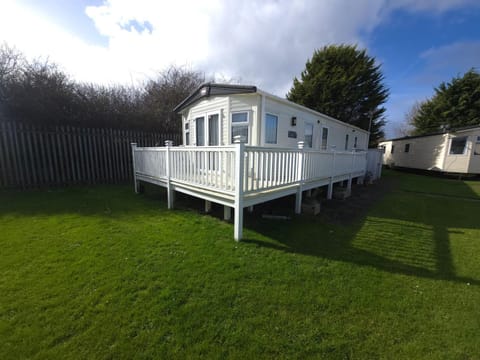 Property building, Spring, Day, Garden, Garden view