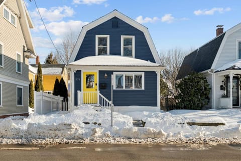 State St Parlor Walk Downtown Newly Designed House in Portsmouth