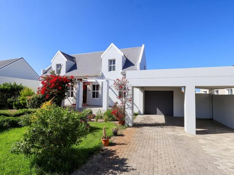 Property building, Garden, Garden view