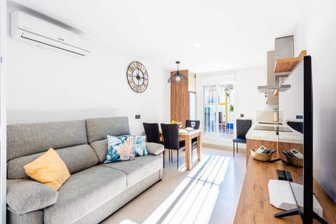 TV and multimedia, Kitchen or kitchenette, Living room, Dining area, air conditioner