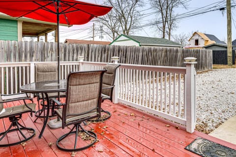 3 Mi to Dtwn Indy Bright Home with Furnished Deck House in Indianapolis