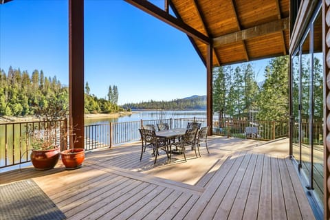O'Connor Lakefront House in Bass Lake