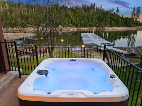 O'Connor Lakefront House in Bass Lake