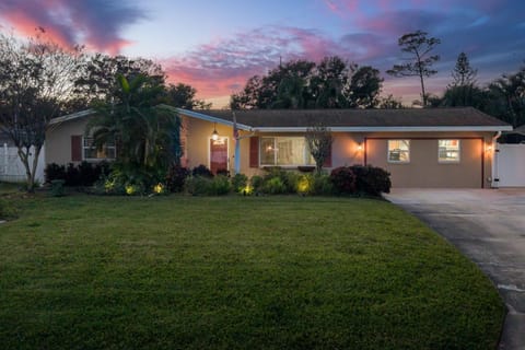 Tropical Tee - Putt Putt - Pool - Hot Tub - Bikes House in Largo