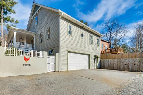 Walk to Main Street Saluda Escape with Garden Patio Apartment in Saluda