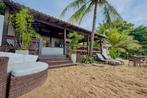 Property building, Patio, Day, Natural landscape, Garden