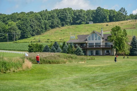 Wine and Roses by Railey Vacations House in Deep Creek Lake