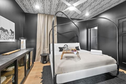 The Modern Cowboy - Hot Tub & Rooftop on Music Row House in Music Row