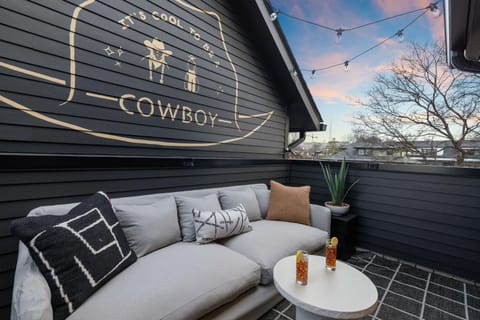 The Modern Cowboy - Hot Tub & Rooftop on Music Row House in Music Row