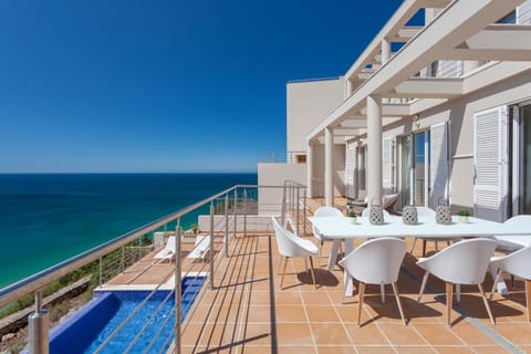 Natural landscape, View (from property/room), Balcony/Terrace, Dining area, Pool view, Sea view, Swimming pool, sunbed