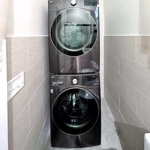 Downtown Cincinnati Boutique at Newport 3BR with 100in Cinema TV House in Bellevue