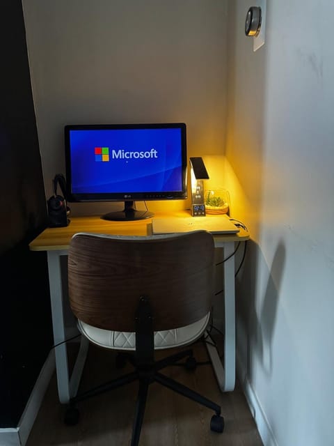 Downtown Cincinnati Boutique at Newport 3BR with 100in Cinema TV House in Bellevue