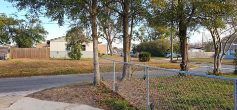 Neighbourhood, Street view