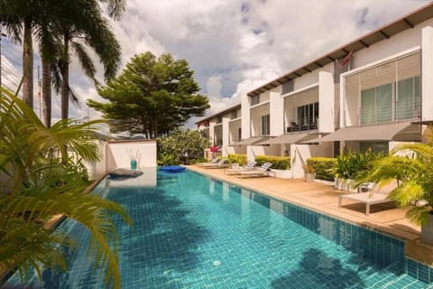 Patio, Swimming pool, Swimming pool, sunbed