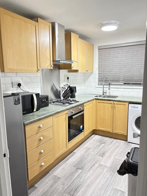 Coffee/tea facilities, Kitchen or kitchenette, microwave, oven, stove, toaster, washing machine