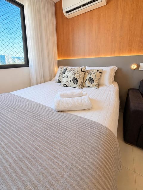 Bed, air conditioner
