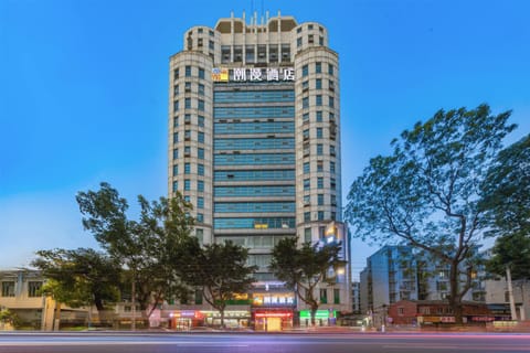 Property building, Day, City view, Location