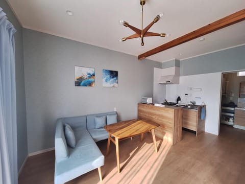 Kitchen or kitchenette, Living room, Seating area, Dining area