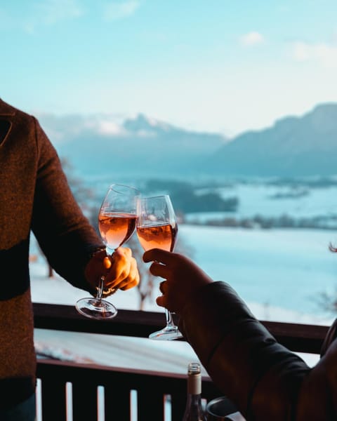 People, Food and drinks, Guests, Mountain view, Alcoholic drinks