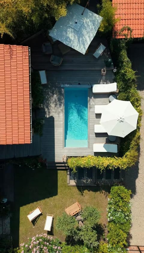 Property building, Garden, Garden view, Pool view, Swimming pool, sunbed