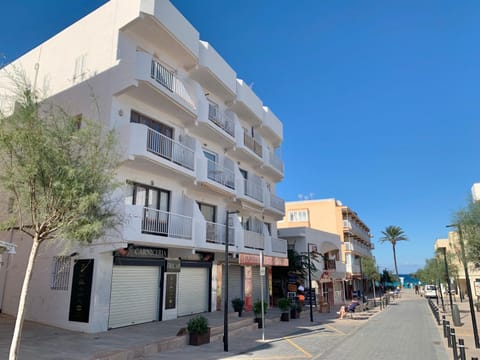 Property building, Neighbourhood, Sea view, Street view