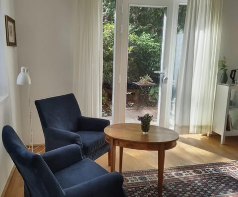 Summer, Photo of the whole room, Seating area, Garden view