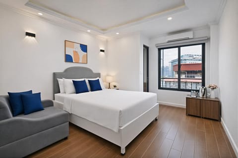 Photo of the whole room, Bedroom