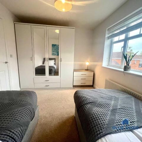 Merton House By Blue Skies Stays House in Middlesbrough