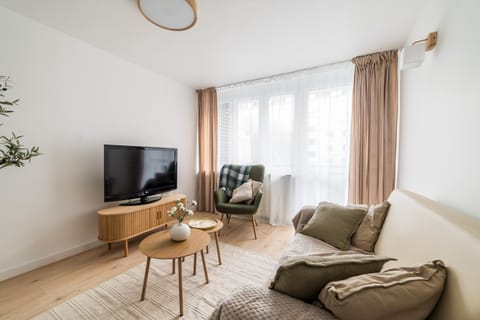 Communal lounge/ TV room, TV and multimedia, Living room, Seating area, Evening entertainment