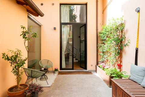 Property building, Patio, Facade/entrance