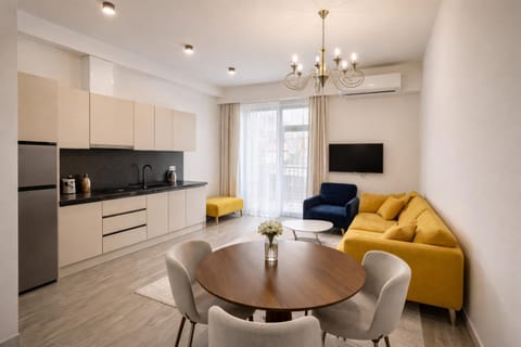 Kitchen or kitchenette, Living room, Seating area