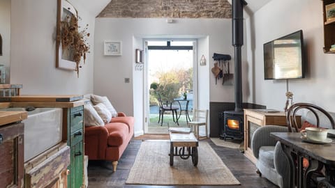 Living room, Seating area, fireplace