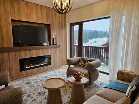 Property building, Natural landscape, TV and multimedia, View (from property/room), Living room, Evening entertainment